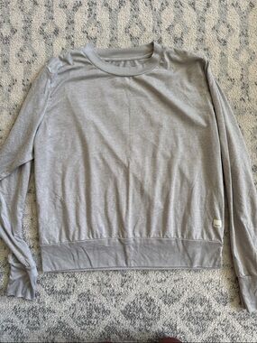 Vuori Light Gray Women’s Long-Sleeve t-shirt